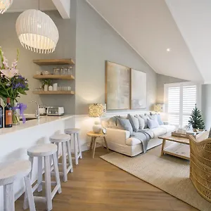 Villa Unit 6 84 Lawson Street, - Ohana Byron Bay